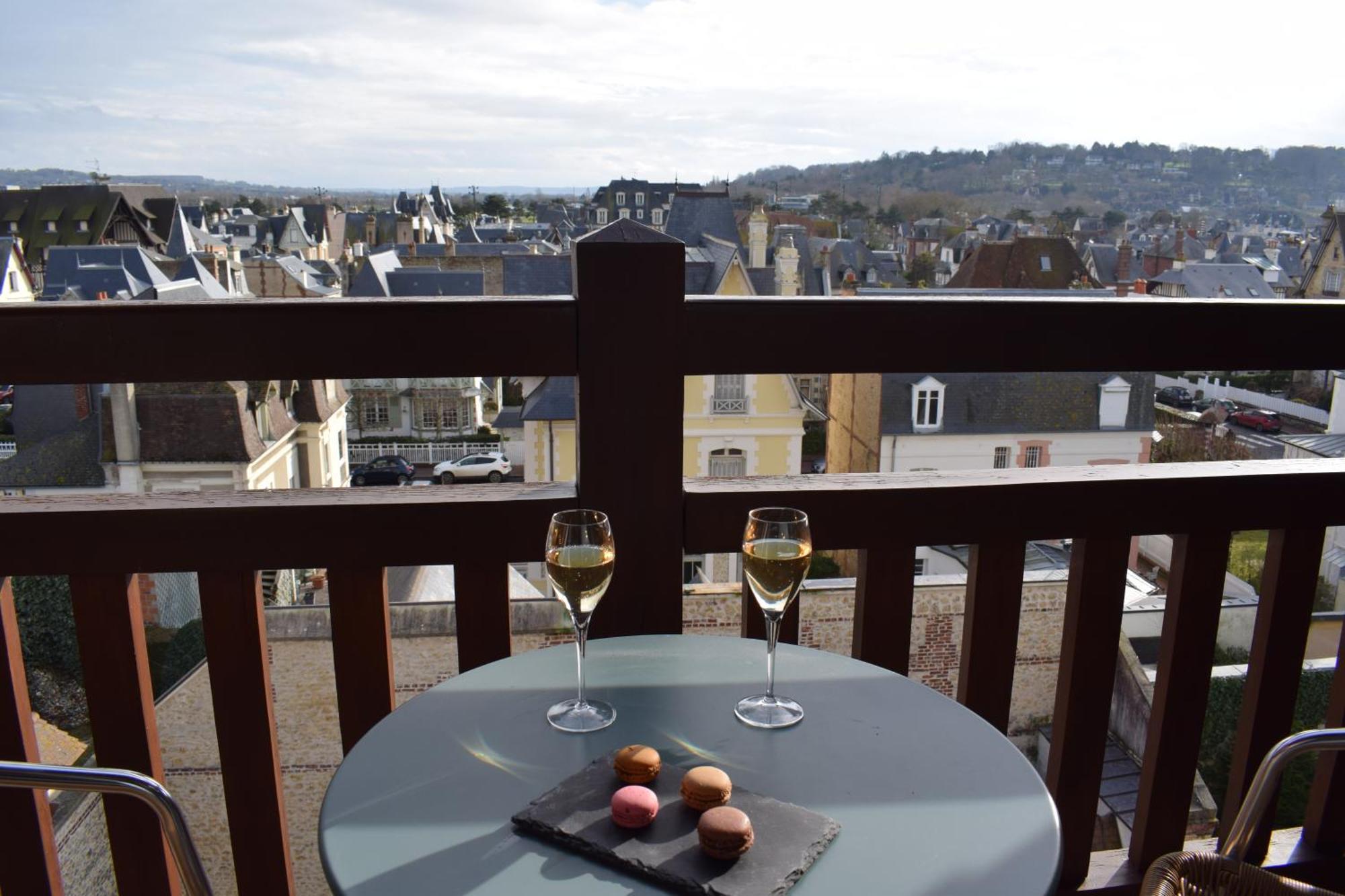 Le Trophee Boutique Hotel Spa- La Loggia Appart'Hotel Deauville Eksteriør bilde
