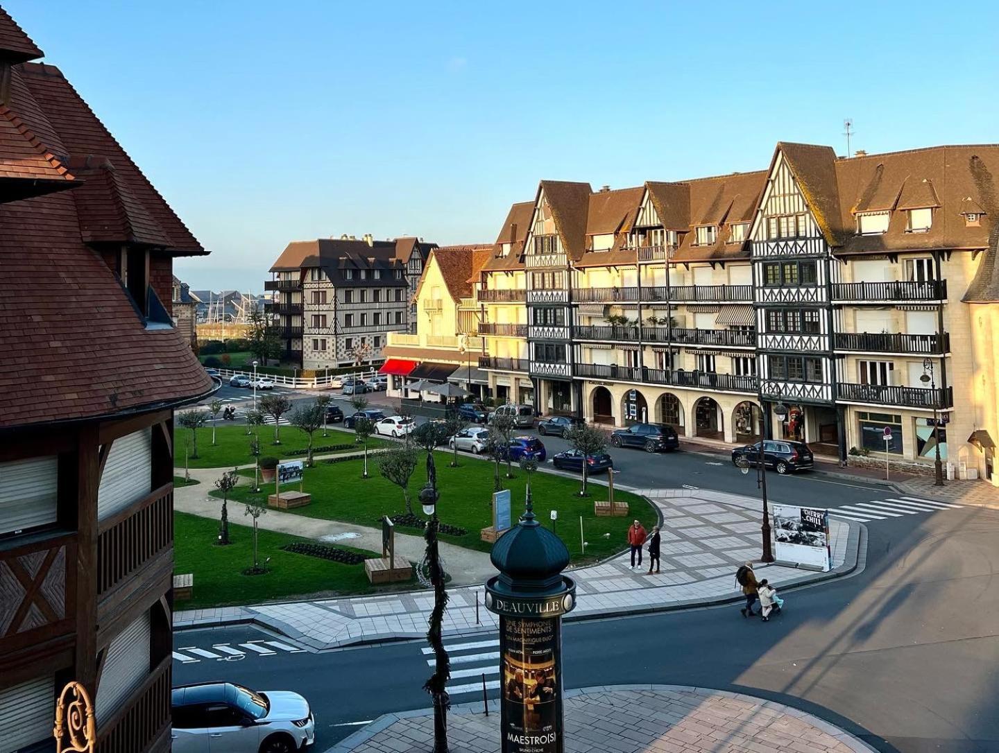 Le Trophee Boutique Hotel Spa- La Loggia Appart'Hotel Deauville Eksteriør bilde